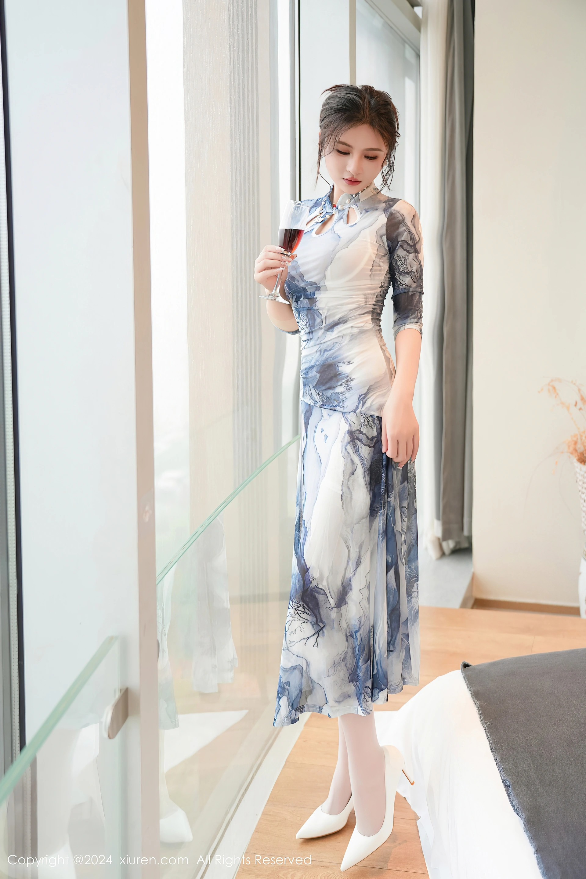 [Xiuren秀人网]2024.05.23 NO.8587 Emily尹菲 2